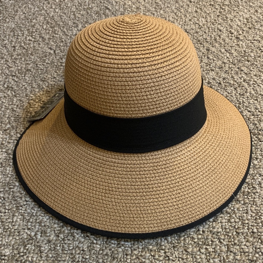 Chic Women's Tan and Black Sun Hat